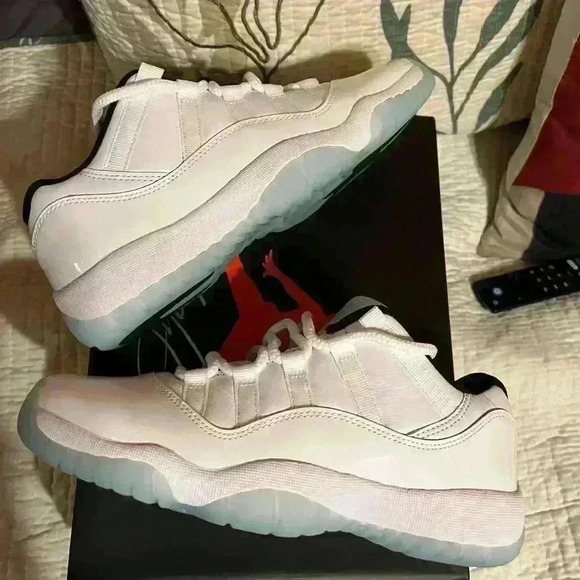 Jordan 11 Lows Legend Blue - Picture 2 of 4